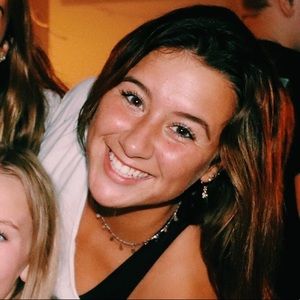 Meet your Posher, Ella